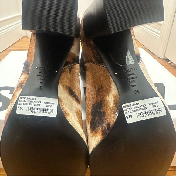 SCHUTZ
BRAND NEW Schutz Raffaela Chelsea
MultiBrown Bootie - Picture 7 of 8